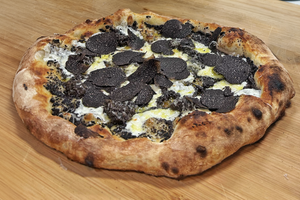 Black Truffle Sauce Pizza